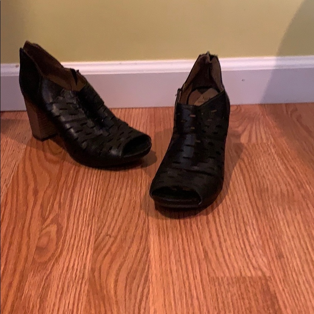 Clarks:Banoy Takala
